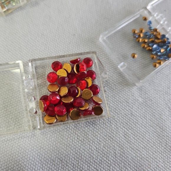 Swarovski Flatback and Hotfix Crystals Lot - Picture 9 of 11